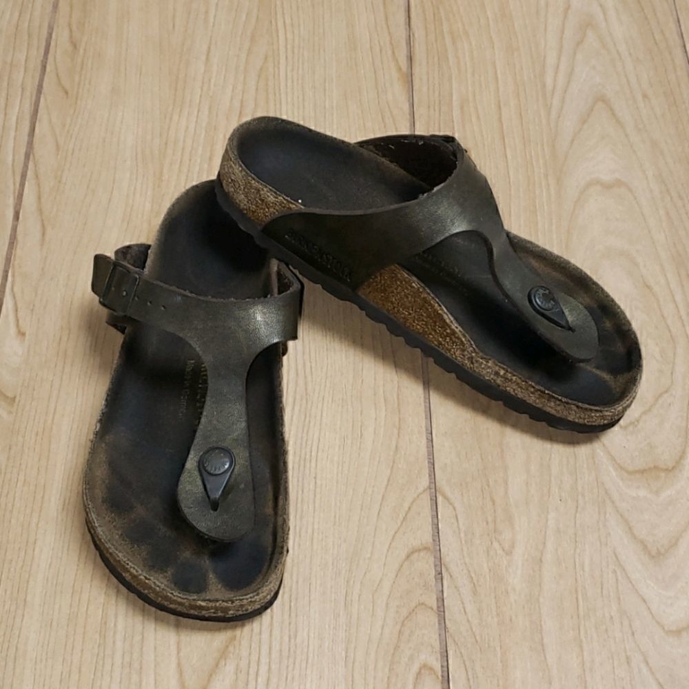BIRKENSTOCK WOMEN'S GIZEH SANDALS, SIZE 5-5.5
